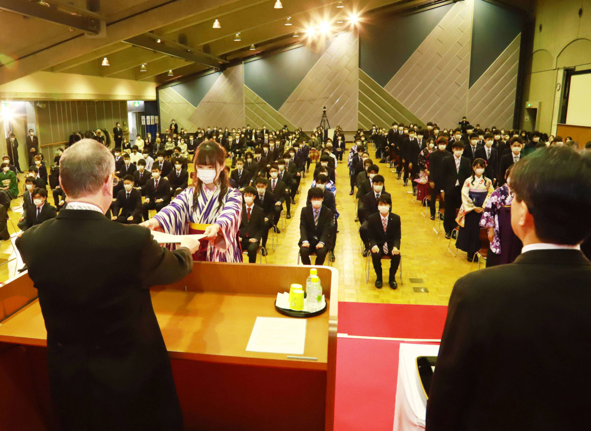 54th Graduation Ceremony 卒業式が挙行されました News 国際高専 国際高等専門学校