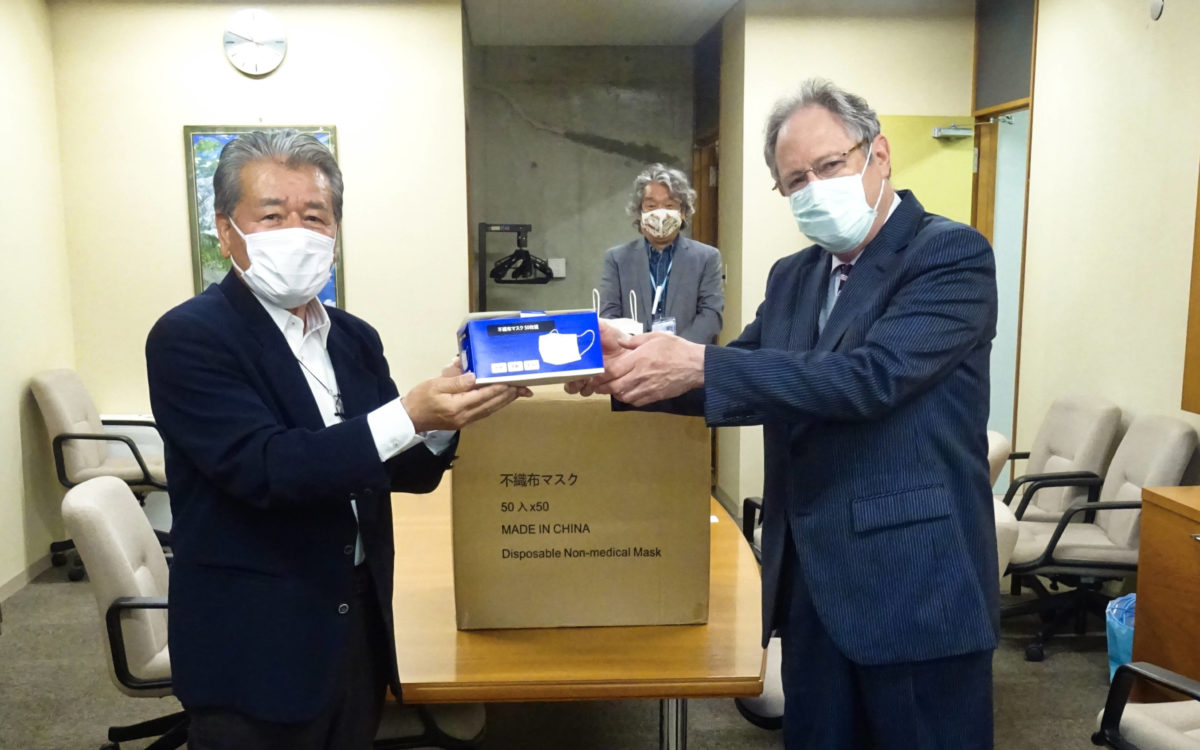 有限会社白山様よりマスクを寄付していただきました。